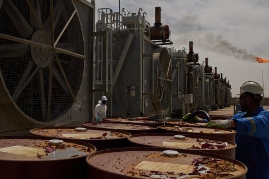 «Λιτότητα» στο πετρέλαιο και το φυσικό αέριο εισηγείται η Κομισιόν λόγω του πολέμου στο Ιράν